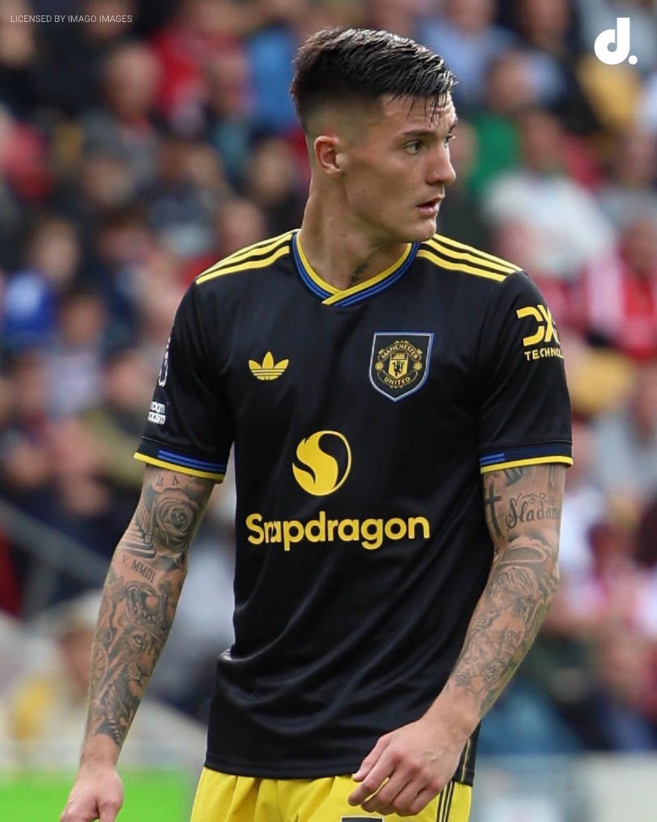 🚨🚨🎙️| Rúben Amorim on Gary Neville's criticism of Benjamin Šeško:

"Of course, nobody likes to hear, but he struggled a little bit, and that is a fact. So let's embrace that. It’s not personal, it’s not nothing.

"That is what I try to explain to the players. That is not