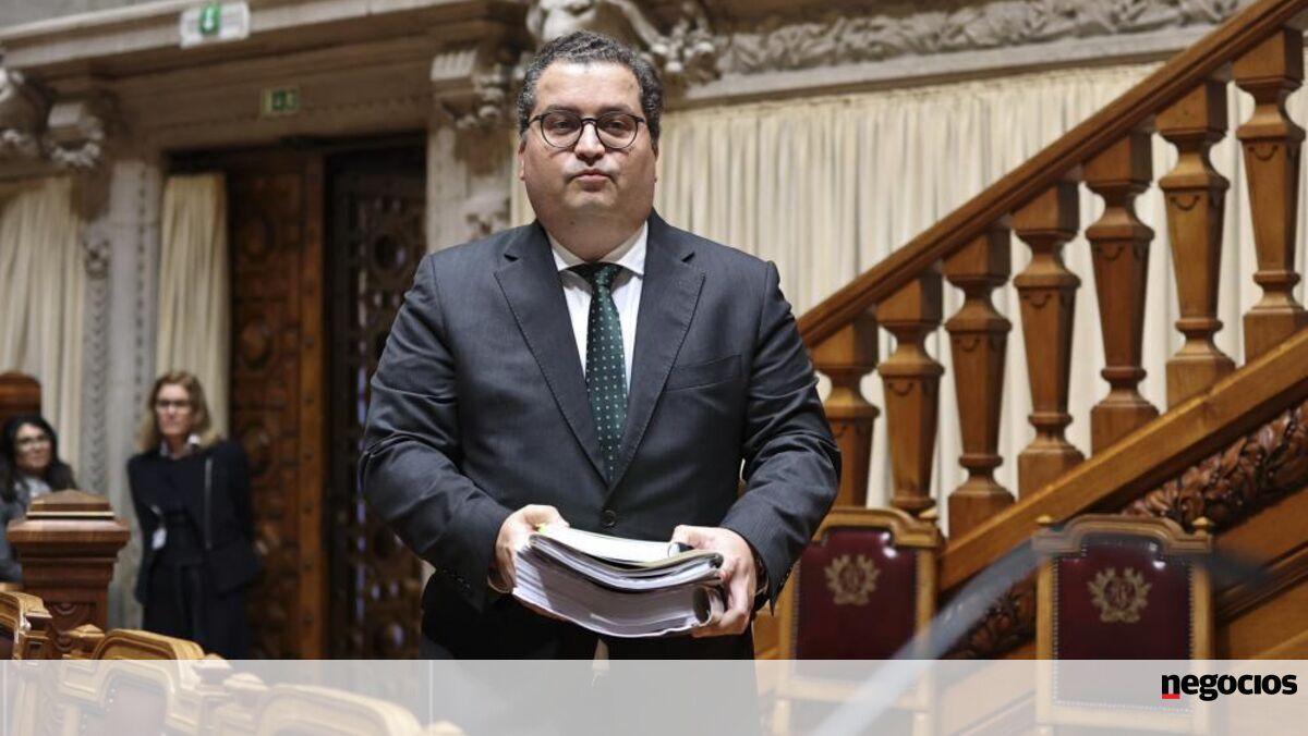 Sarmento sobre proposta do PS para pensões: "Parlamento entenderá se quer deixar cair a redução do IRC em 2027" ebx.sh/FhUbj8