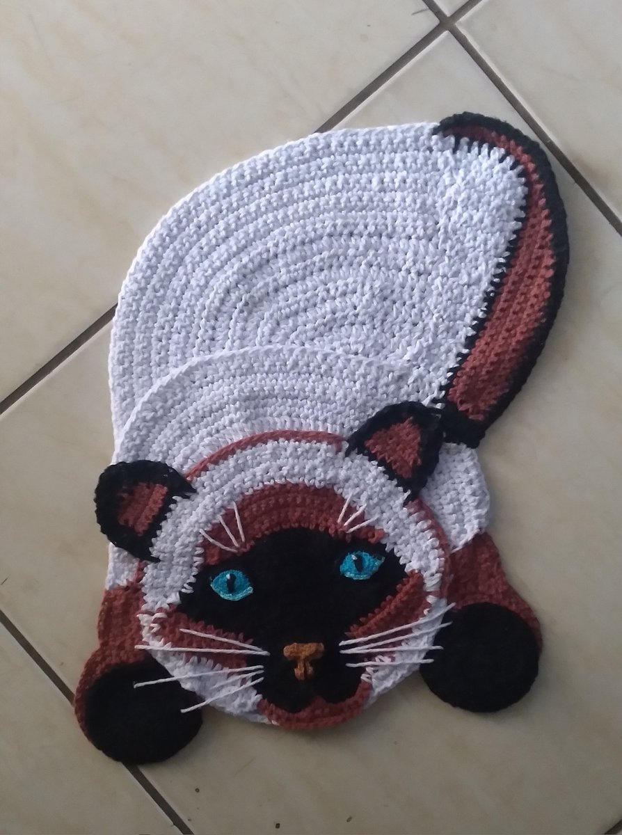 ARTEYO_2021's tweet photo. Minha singela versão do tapete de gato de crochê. Assista nos shorts  do YouTube.🐈🐱🐈‍⬛🦠💐🌸💮🏵🌹🥀🌺🌻🌼🌷⚘️🌱🪴🌲🌳🌴🌵🌾🌿☘️🍀🍁🍂🍃🐈‍⬛🐈🐱 https://t.co/RY5y81OrYC https://t.co/0609IjmwBX