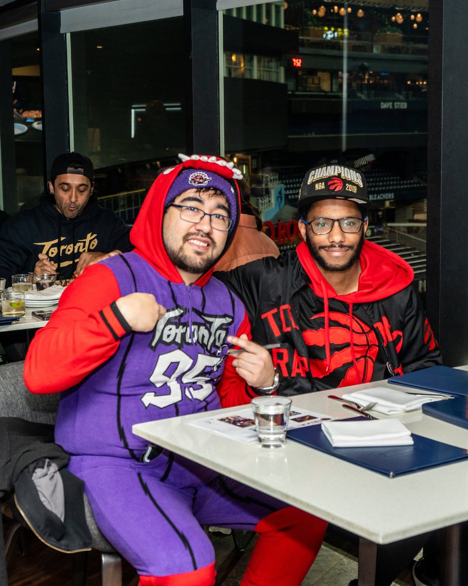 sportsnetgrill's tweet image. It’s not just a jersey… it’s a lifestyle. 💙❤️ #NationalJerseyDay 

#TorontoRaptors #TorontoMapleLeafs