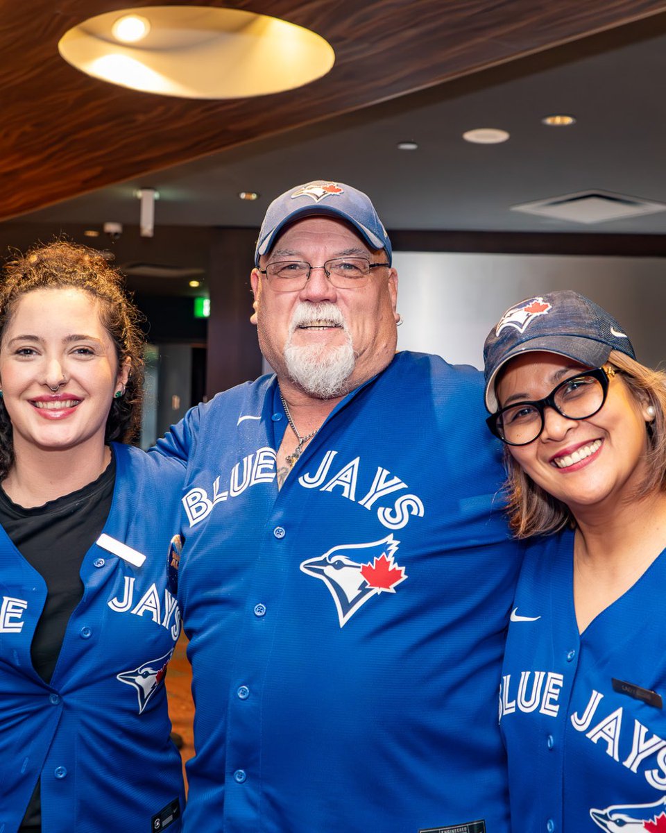 sportsnetgrill's tweet image. It’s not just a jersey… it’s a lifestyle. 💙❤️ #NationalJerseyDay 

#TorontoRaptors #TorontoMapleLeafs
