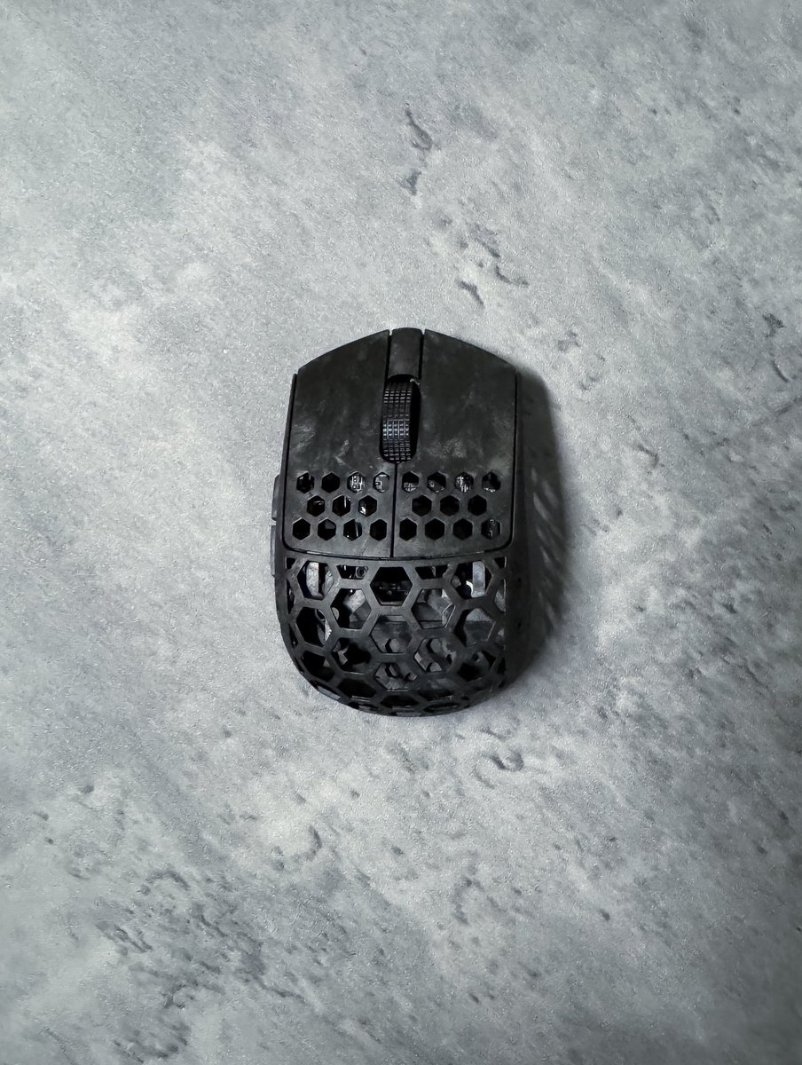 Darmoshark M5 Air
I haven’t used a fingertip mouse in a long time so it will take some getting used to but the build quality on this mouse is excellent. I love the raw carbon look also. First impressions, I’m impressed.