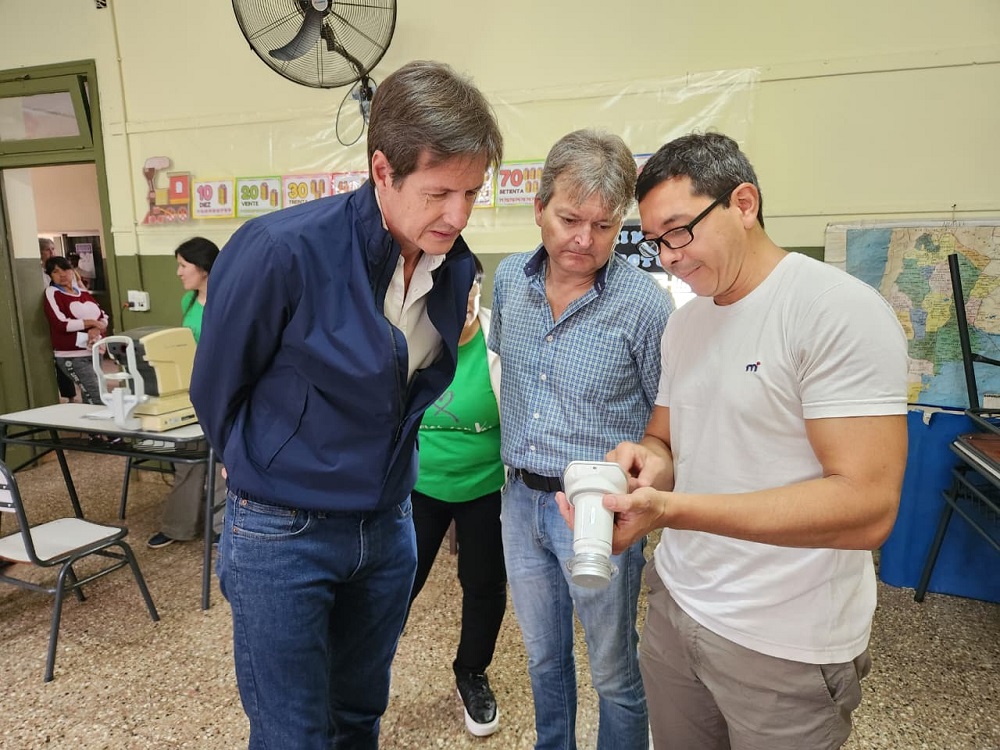 jorgekurrle's tweet image. El programa “#Estamos con #Vos” llegó a #Cerro #Azul con atención médica, asesoramiento y múltiples servicios para los vecinos 

Este viernes, Cerro Azul fue el destino elegido de un nuevo operativo del programa de Gobernación y coordinado por el IPLyC, Estamos con Vos. En esta