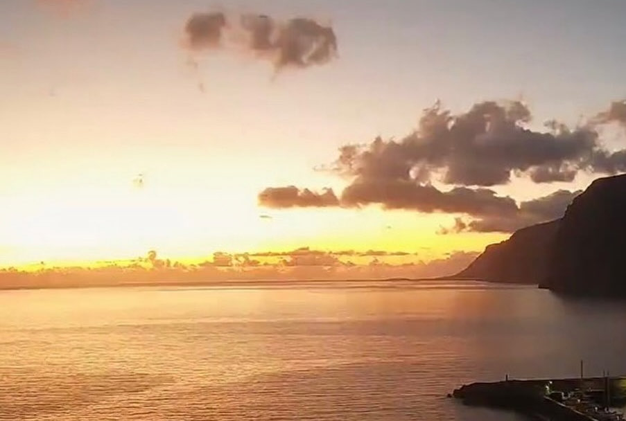 ¡Entra mañana a ver el atardecer en Los Gigantes! 🌅✨

Una imagen que quita el aliento y que puedes disfrutar en directo desde nuestras cámaras en canariaslife.com 📲📷

#LosGigantes #AtardecerCanario #TenerifeSur #CanariasLife #VistasEnDirecto #PuestaDeSol
