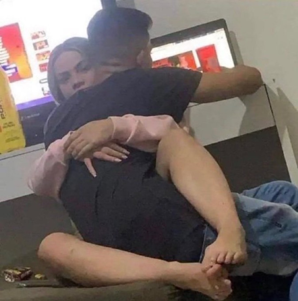 “odeio gente grudenta”

eu quando me apaixono: