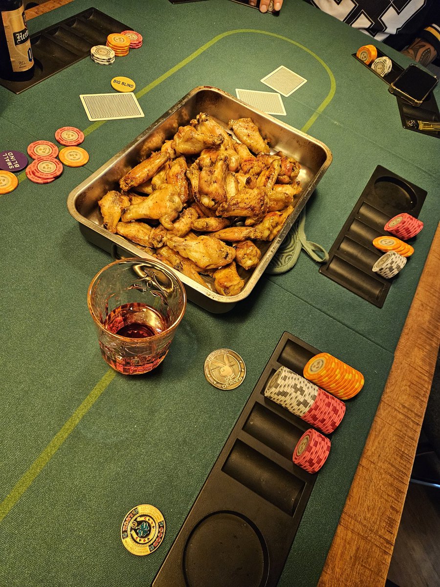 yilli7's tweet image. Even #snacktime met de boys😋😋 #slamfm aan🎶🍻🥳❤️🌛 Goodtimes
Enjoy Y&apos;all🌛😁❤️🥳🎶
Cheers🍻