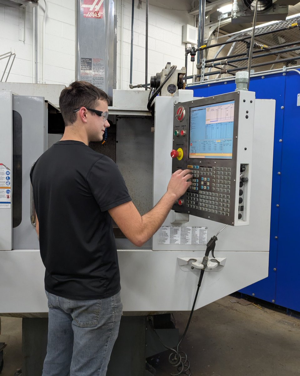 thompsonmtec's tweet photo. Huge congratulations to our newest certified CNC Machinist! 🎉

Your dedication at Thompson M-TEC has officially paid off. We can't wait to see you start shaping the future of manufacturing! 🛠️ https://t.co/34yP89CtUa