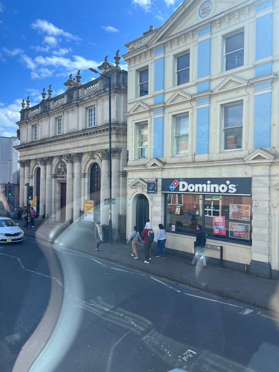 RosarioPinon1's tweet image. Blue skies over London! 💙☀️ The city feels brand new when the sun shines. Every corner looks like a postcard today. #LondonVibes #SunnyDays #CityMagic