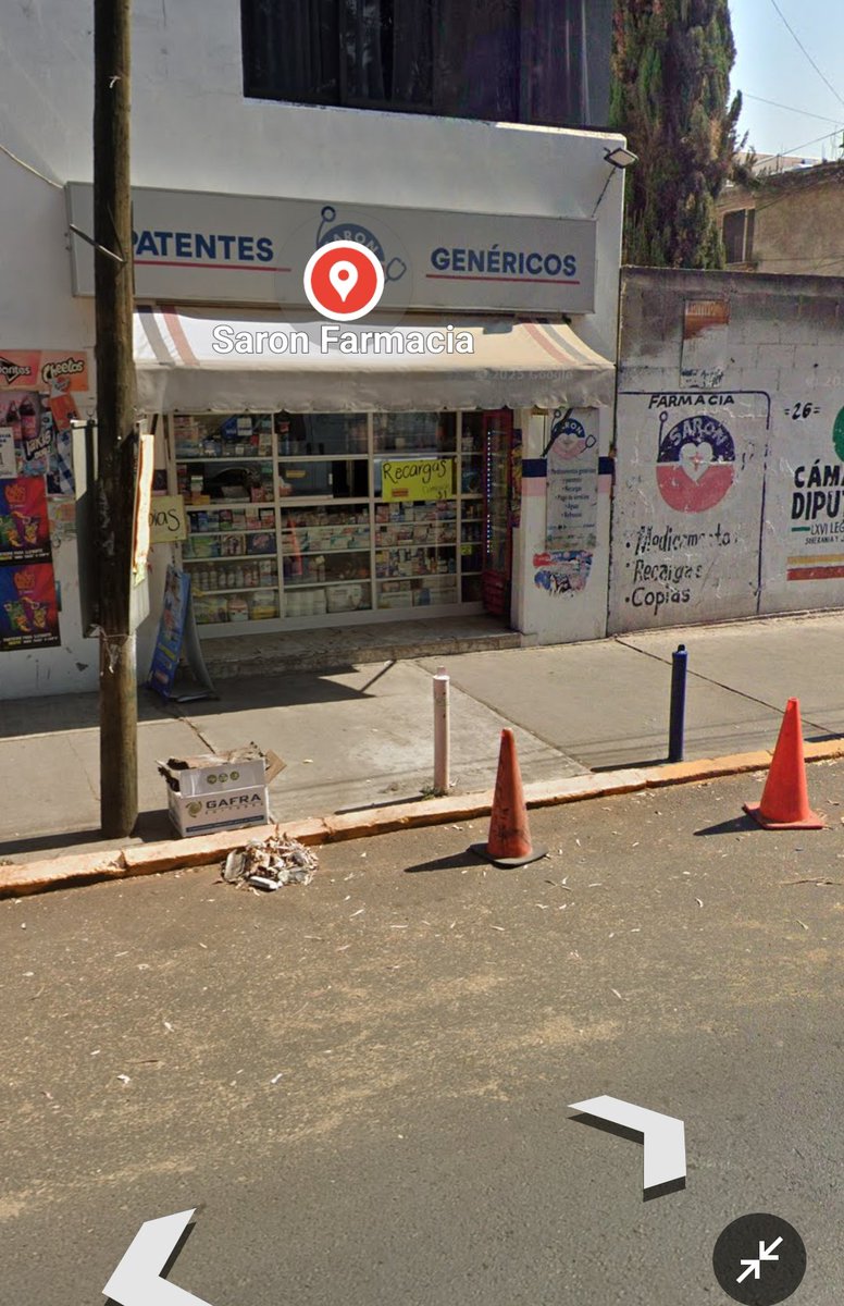 kafer156's tweet photo. @TuAlcaldiaGAM las personas que atienden en esta farmacia son agresivos cuando alguien se estaciona en ese sitio  y tienen apartada la calle aseguran que es su propiedad avenida Luis espinosa mz 1 lote 15 https://t.co/ERcy2lelmo