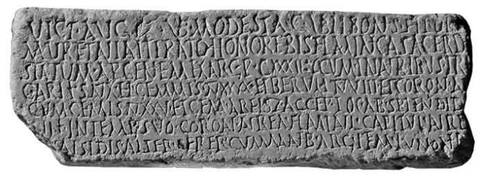 malikalaaroussi's tweet photo. ▪︎ صورة ومحتوى النقش الذي يذكر 𝗩𝗶𝗯𝗶𝗮 𝗠𝗼𝗱𝗲𝘀𝘁𝗮:

▪︎ Dedicatoria de Vibia Modesta a la Victoria Augusta, con donación de estatua de plata
Vict(oriae) · Aug(ustae) · Vib(ia) Modesta · G(aii) · Vib(ii) Libonis · fil(ia) · ori[g(ine)] / Mauretania · https://t.co/3yylbjSqlz