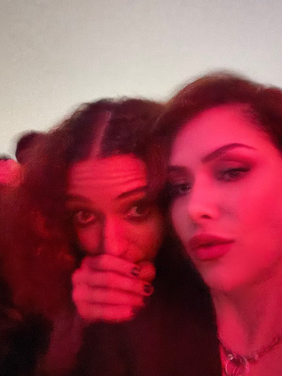 EdnaldoFonseca_'s tweet image. Nordestinas para o mundo! 🤘🏽🇧🇷 Pitty compartilhou foto, ao lado de Alice Carvalho, convidando seguidores para assistir O Agente Secreto ❤️ Prestigie o cinema brasileiro e pernambucano! Vá ao cinema! #OAgenteSecreto @vitrine_filmes @neonrated @kmendoncafilho @Pitty @alicecarvalho