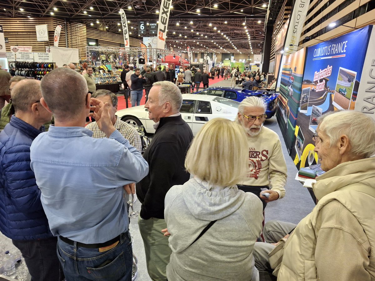 La traditionnelle Fondue 2 fromages préparée dans les regles de l'art par nos amis suisses membres JeanYves et Julien C. #MaLotus #Epoquauto #Lyon #ClubLotusFrance <a href="/EspritWorld/">Lotus Esprit World</a> <a href="/Salon_EpoquAuto/">Salon Epoqu'auto</a> <a href="/ClubLotusFrance/">Club Lotus France</a>