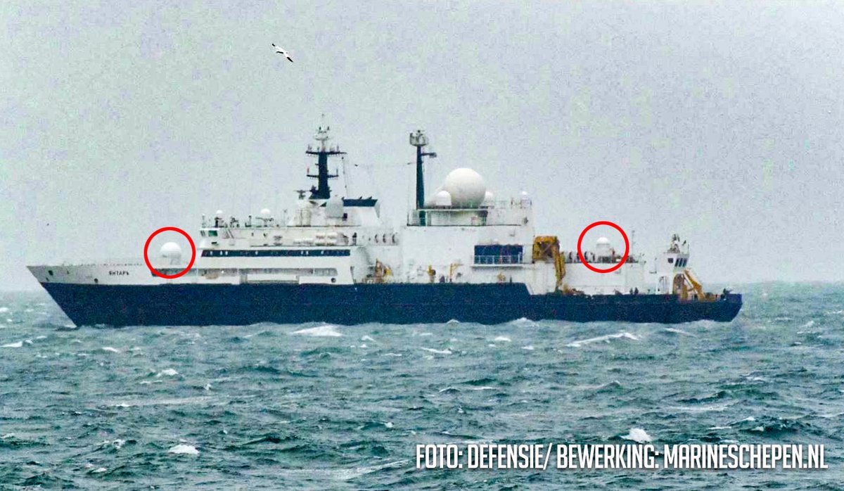 marineschepen's tweet image. Nadere analyse van de foto leert dat er twee nieuwe radomes op de Yantar staan. De vraag is dus: wat deed dit Russisch spionageschip met die nieuwe domes in de Nederlandse EEZ?