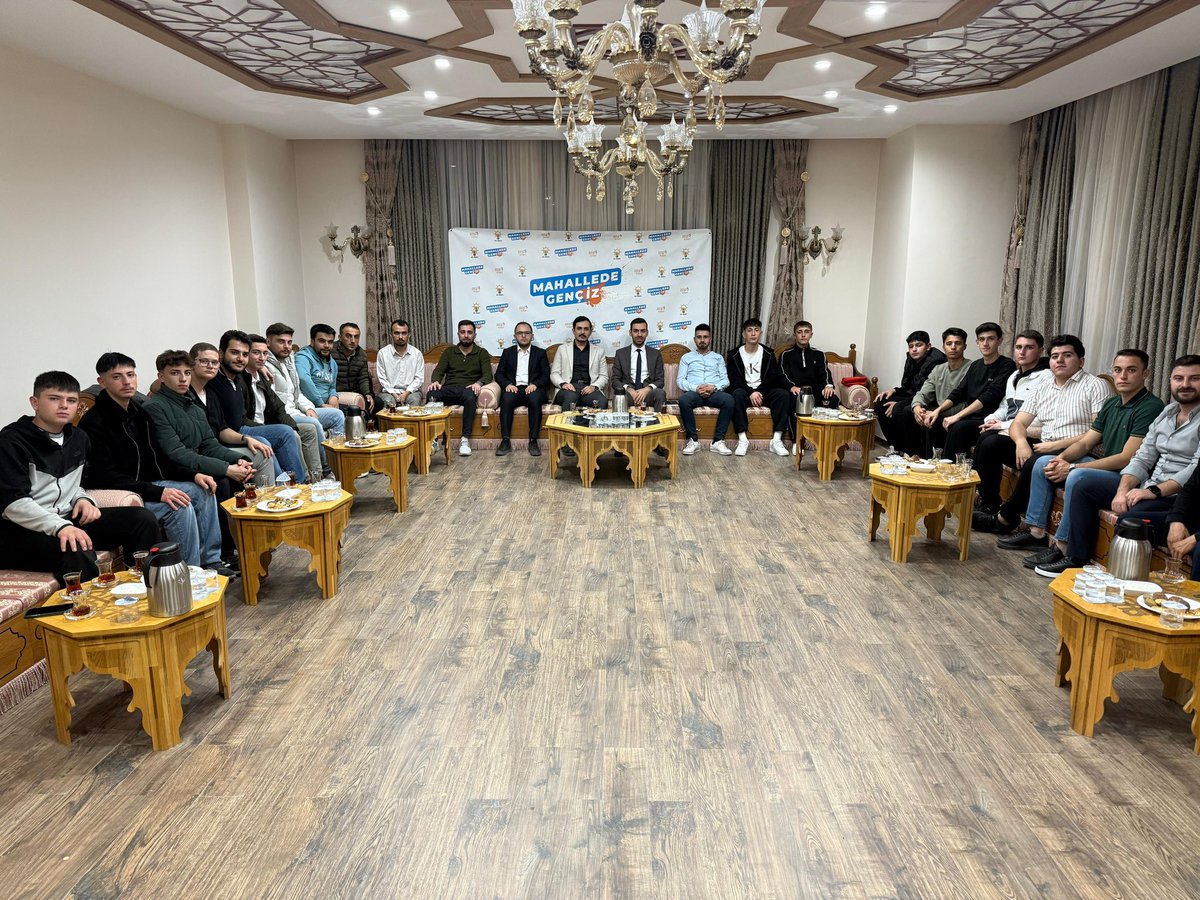 İl Gençlik Kolları Siyasi ve Hukuki İşler Başkanımız Nevzat Babayiğit’in katılımıyla Meram ilçemizde düzenlediğimiz “Mahallede Genciz” programında değerli genç kardeşlerimizle bir araya geldik. 🙌

Mahalle mahalle, sokak sokak gençliğin yanında olmaya devam ediyoruz! ⚡️