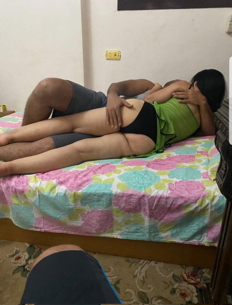 الكثير من الزوجات يعشقن التغير حتى ولو من باب التجربة لكن الخوف من الزوج والمجتمع أهم أسباب عدم جرائتها لذلك الخطوه الأولى يجب أن تكون مبادره الزوج مثل طرح فكرة التحرر اثناء العلاقةالجنسية وبعدها قد تدهشك زوجتك بخيالها وقتها تندم على تأخيرك التحررك