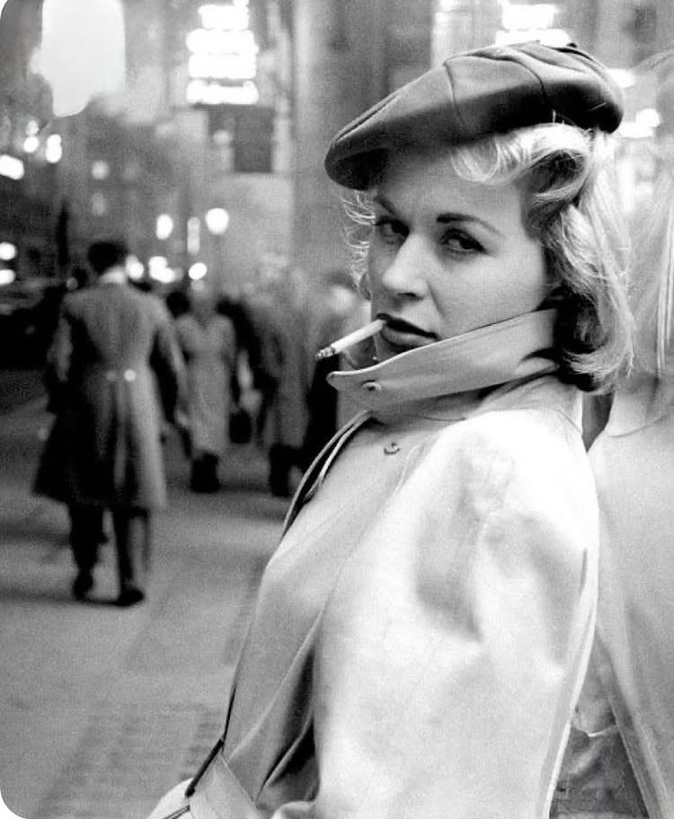 Joshuacagose's tweet image. La noche…

📸 Thurston Hopkins

Julia Arnall (1956)