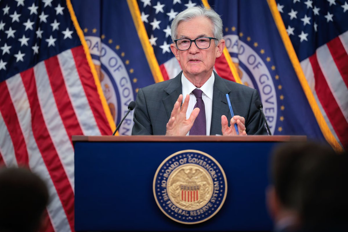 🚨 BREAKING 🚨

🇺🇸 FED TO HOLD AN URGENT MEETING TODAY AT 4:00 PM 🕒

RUMORS SUGGEST IT’S LINKED TO DECEMBER RATE CUTS

AND A POSSIBLE EXPANSION OF CRYPTO RESERVES 

BULLISH IF TRUE — MARKETS COULD IGNITE SOON