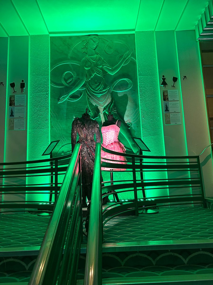 it’s showtime for our group in London 😀

#Wicked #PerrysDance