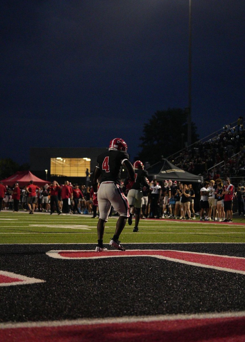My blood, sweat and tears went into my senior season.  If you want a RB that can change the tide of a game, I am your guy! 
-1400 rushing yards 
-16 rushing touchdowns 
-8 ypc 
- #2 RB is all of 4A 
- 9 games played 
- 1st team all region 
- longest rush 98 yards