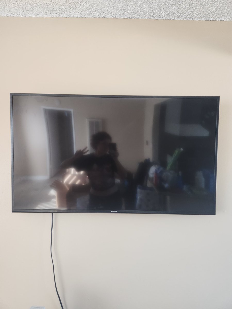 KalyNikk's tweet photo. moving is hard but at least my tv is up https://t.co/u6hhWowzV1