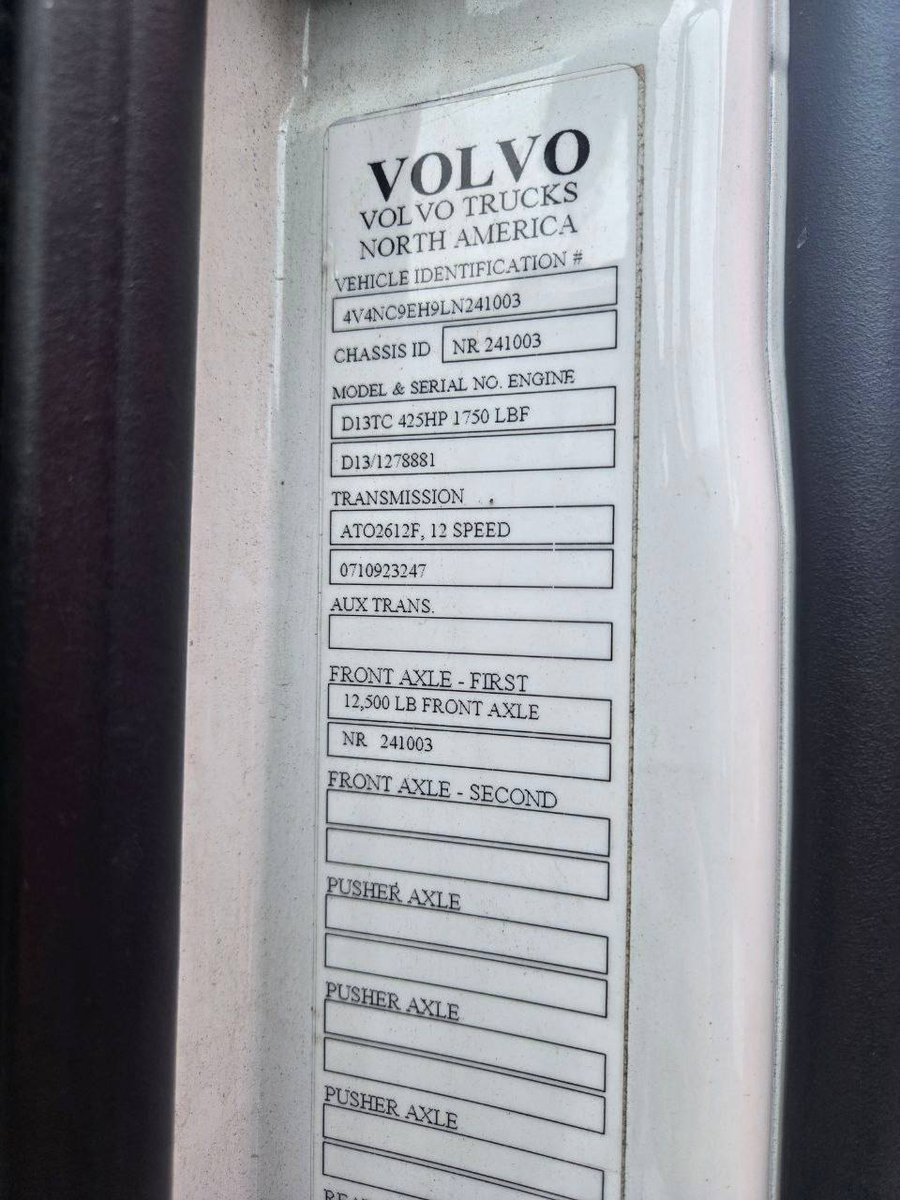 Bullbuilder0's tweet image. Truck for sale ❗️❗️❗️

- Volvo VNL 760
- 2020
- 425 HP
- 682K miles
- APU
- asking $30K 
- Selling as is you can come and check the truck located in Montgomery,  IL
- Clean title
 Contact via Zangi &amp;gt;&amp;gt;
1857364170