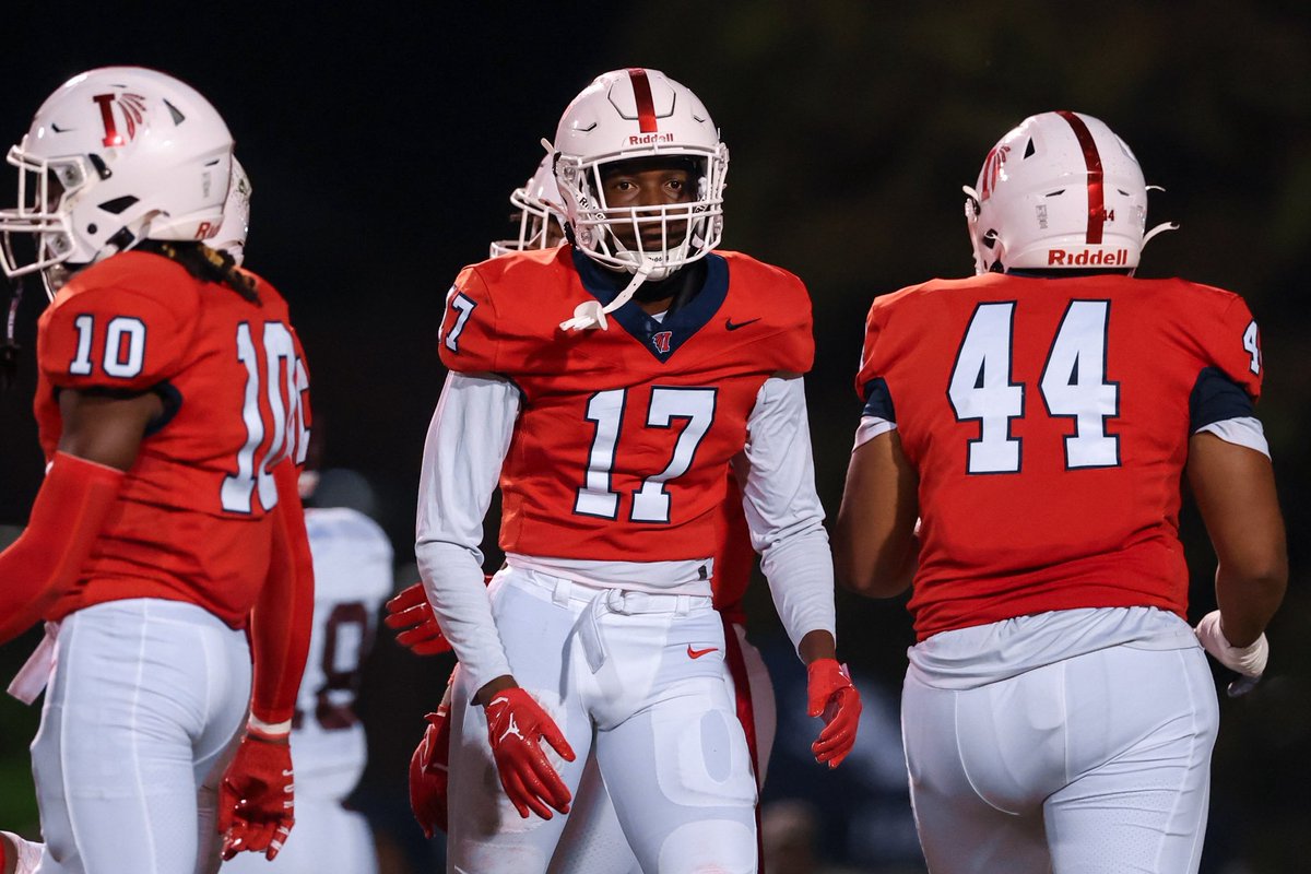 Freshman Year Film 
Film : hudl.com/v/2T7qpd
6’2 185 CB