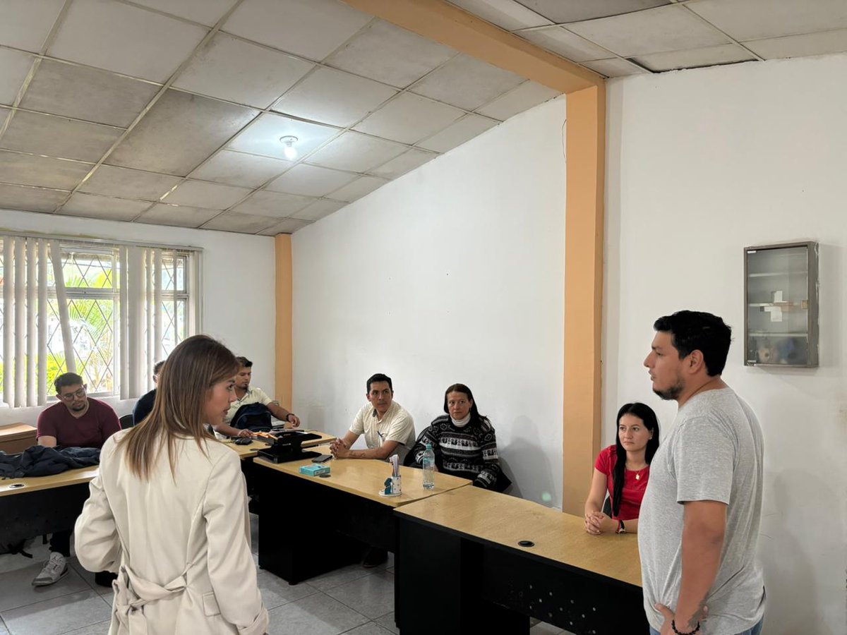EducacionZ2_Ec's tweet photo. [PICHINCHA] La Dirección Distrital 17D12 del Ministerio de Educación, Deporte y Cultura 🏫 dio la bienvenida a los 7 nuevos profesionales DECE, quienes se integran con el compromiso de fortalecer el acompañamiento psicológico y social de los estudiantes.

#ElNuevoEcuador https://t.co/wiXK0NDVyW