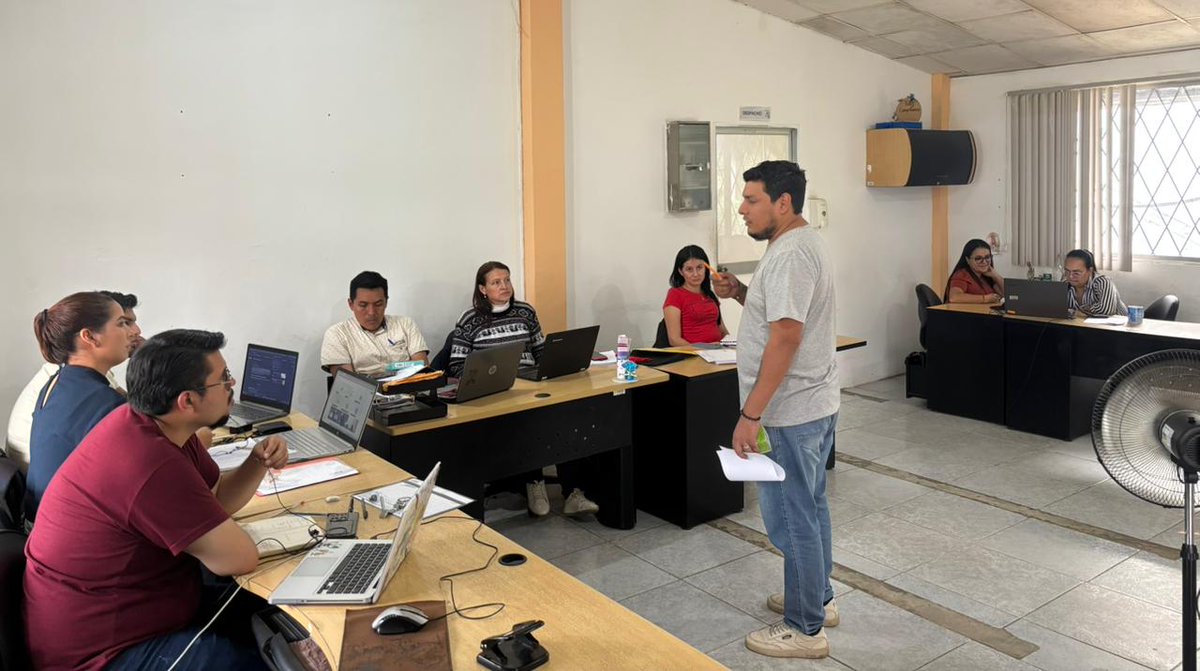 EducacionZ2_Ec's tweet photo. [PICHINCHA] La Dirección Distrital 17D12 del Ministerio de Educación, Deporte y Cultura 🏫 dio la bienvenida a los 7 nuevos profesionales DECE, quienes se integran con el compromiso de fortalecer el acompañamiento psicológico y social de los estudiantes.

#ElNuevoEcuador https://t.co/wiXK0NDVyW