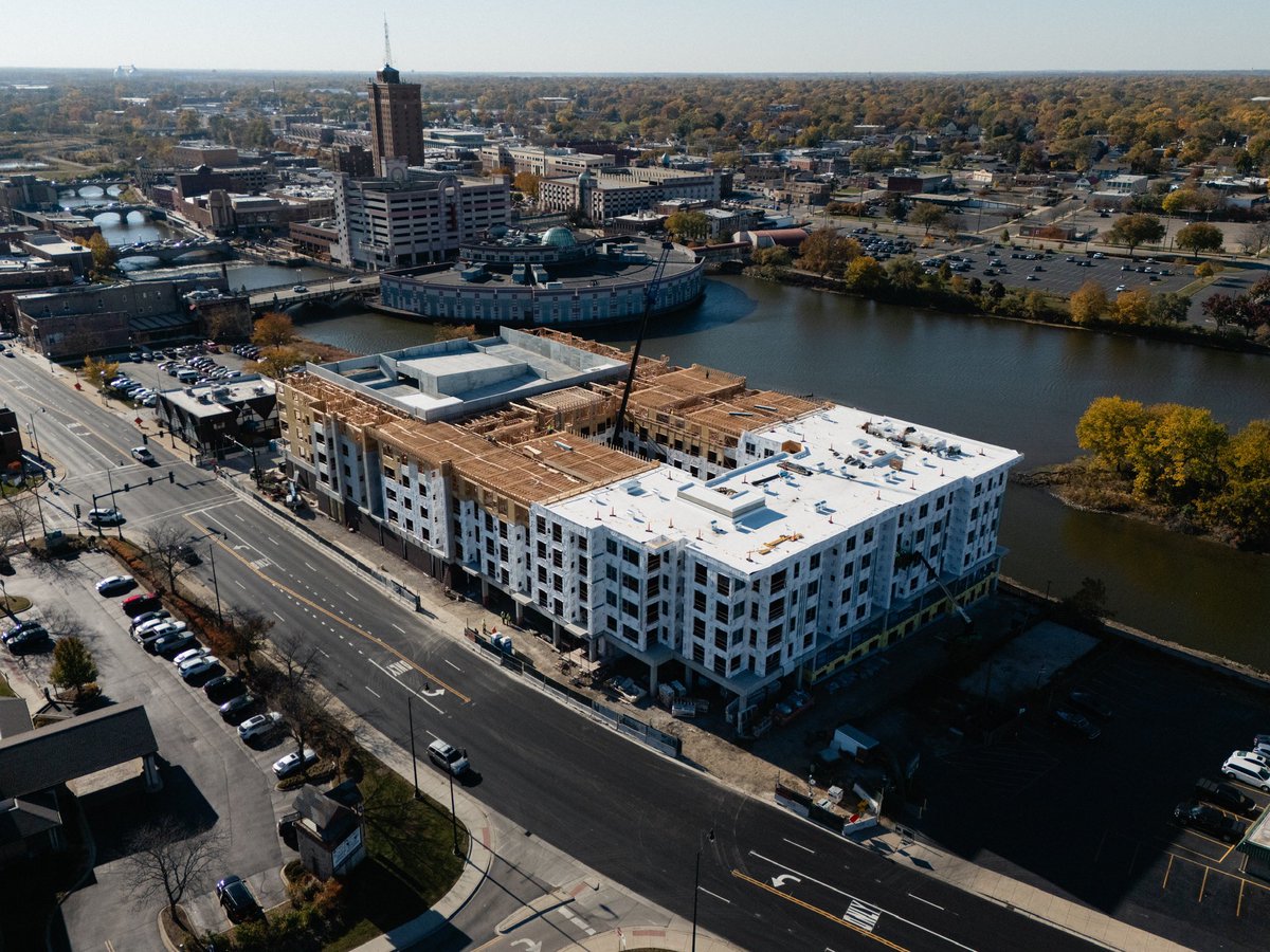 ENCCD_'s tweet photo. Residences at Eastbank is topped out!

We’re incredibly proud of our dedicated team and partners for reaching this milestone. Thank you to everyone who has played a role in bringing this project to life and to those who joined the celebration! https://t.co/SIz89XdBl5