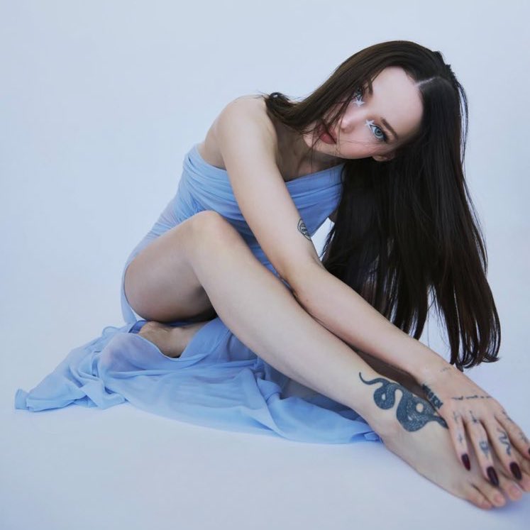 DoveCharts_'s tweet image. .@DoveCameron's “Hello My Old Lover” has been added to 87 playlists with an avarage of 20.5M playlist reach on Spotify so far.

— This is the weakest playlist support a single from her has received in the first hours. @ColumbiaRecords @disruptorrecs