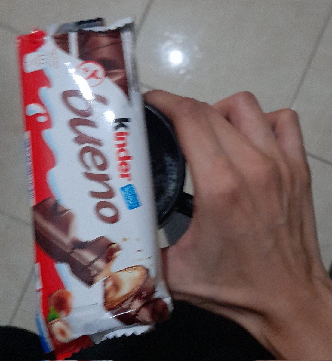 شكلكم ماشفتو يدي لمن اظافري
 تصلع كأنو يد واحد خكري يحاول يسترجل