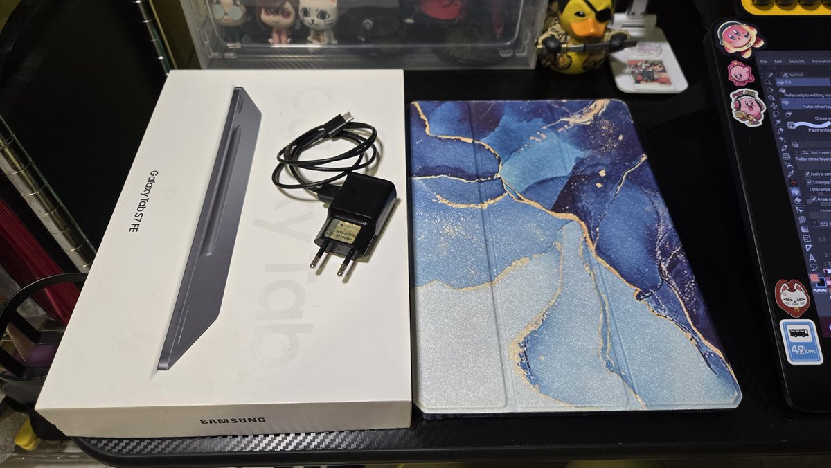 sarahchibiP's tweet image. Galera, meu irmão e minha estão vendendo as tablets deles pois fizeram upgrade.

As tablets são :
Uma s7 fe
E uma s9 fe +

Aqui os links com todas as infos!
Qualquer dúvida só falar!

 produto.mercadolivre.com.br/MLB-5914935256…

 produto.mercadolivre.com.br/MLB-5914972340…