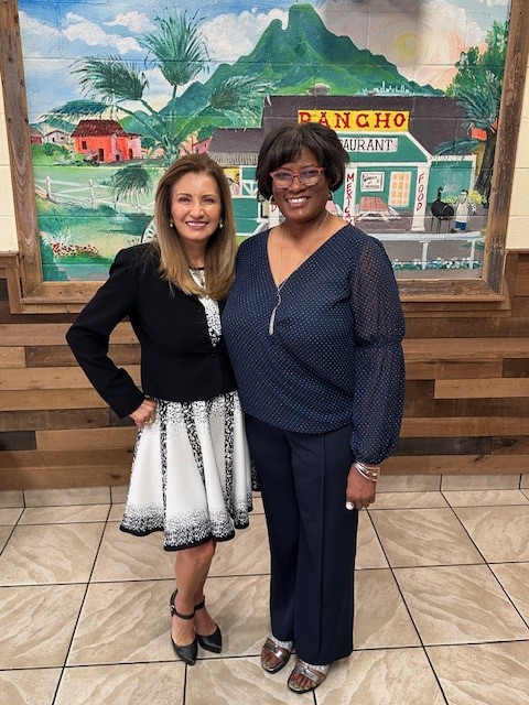 AELIrvingISD's tweet image. Happy Intl. Womens Day to Commissioner Garcia on receiving the LIfetime Achievement Award at the Girl Scouts Luncheon where it was also learned that their new center will be named after the late Eddie Bernice Johnson #gsnetx #drelbagarcia #EddieBernice #repjasmine #cityofdallas