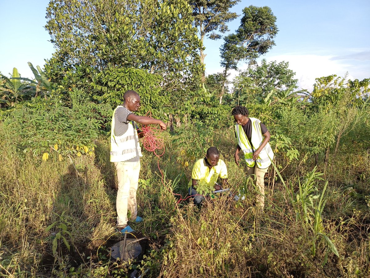 oresoil's tweet image. Today we’re carrying out a rock mass estimation. 

Basically checking how much usable rock is available in this quarry site before the client invests.

For rock estimates;Call us:
+256770836731

#rock #estimation #Quarry  #mining #Fieldwork #MineralExploration