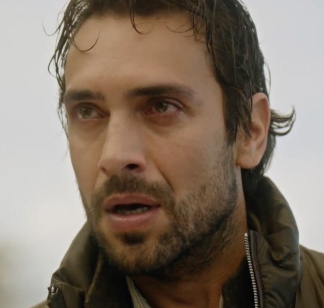 ONLARI PARTNER YAPMAK KİMİN FİKRİYSE TEBRİK EDERİM. 🩶👏
OYNARKEN DEVLEŞİYOLAR RESMEN.
ESMENİN ACISINI DENİZ'İM O KADAR İYİ GEÇİRİYOR Kİ SARILMAK İSTİYOR İNSAN ADİLİN ACISI AŞKI ULAŞ ZİRVE YARATIYOR ..HARİKASINIZ
#TaşacakBuDeniz #EsDil