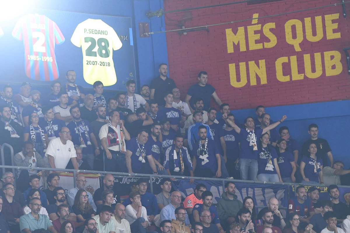 La grada Madridista esta noche en Barcelona