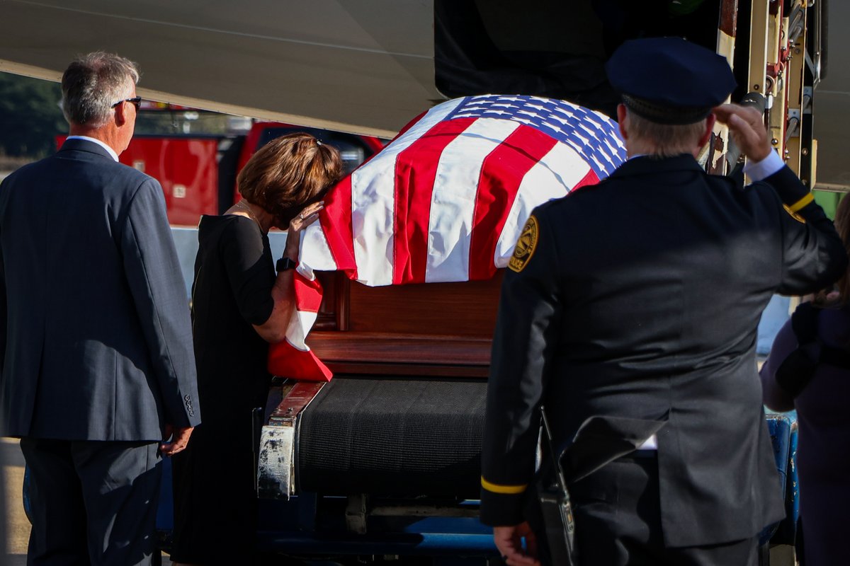 FlyORF's tweet image. After 57 years, U.S. Navy Capt. Thomas E. Scheurich has finally returned home. Capt. Scheurich was lost in 1968 during a Vietnam War mission and was identified by the Defense POW/MIA Accounting Agency in April 2025. His sacrifice will never be forgotten 🇺🇸 @AmericanAirlines