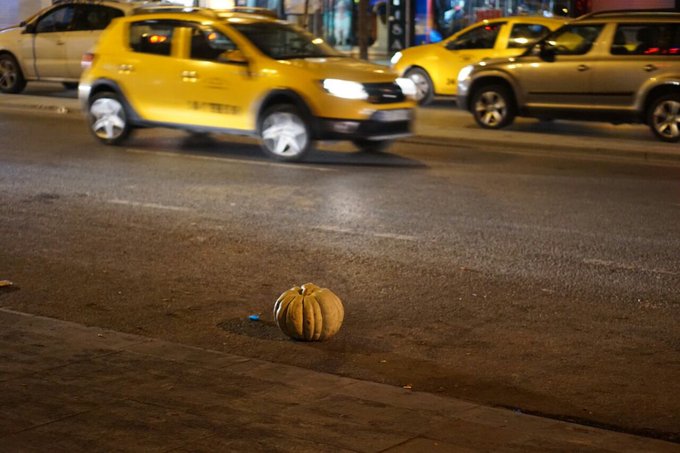 Sihirli ebem uyarmıştı arabam bal kabağına döndü, güzellik uykusuna yatmalıyım, yarın ayakkabı için gelirler iyi geceler.😋