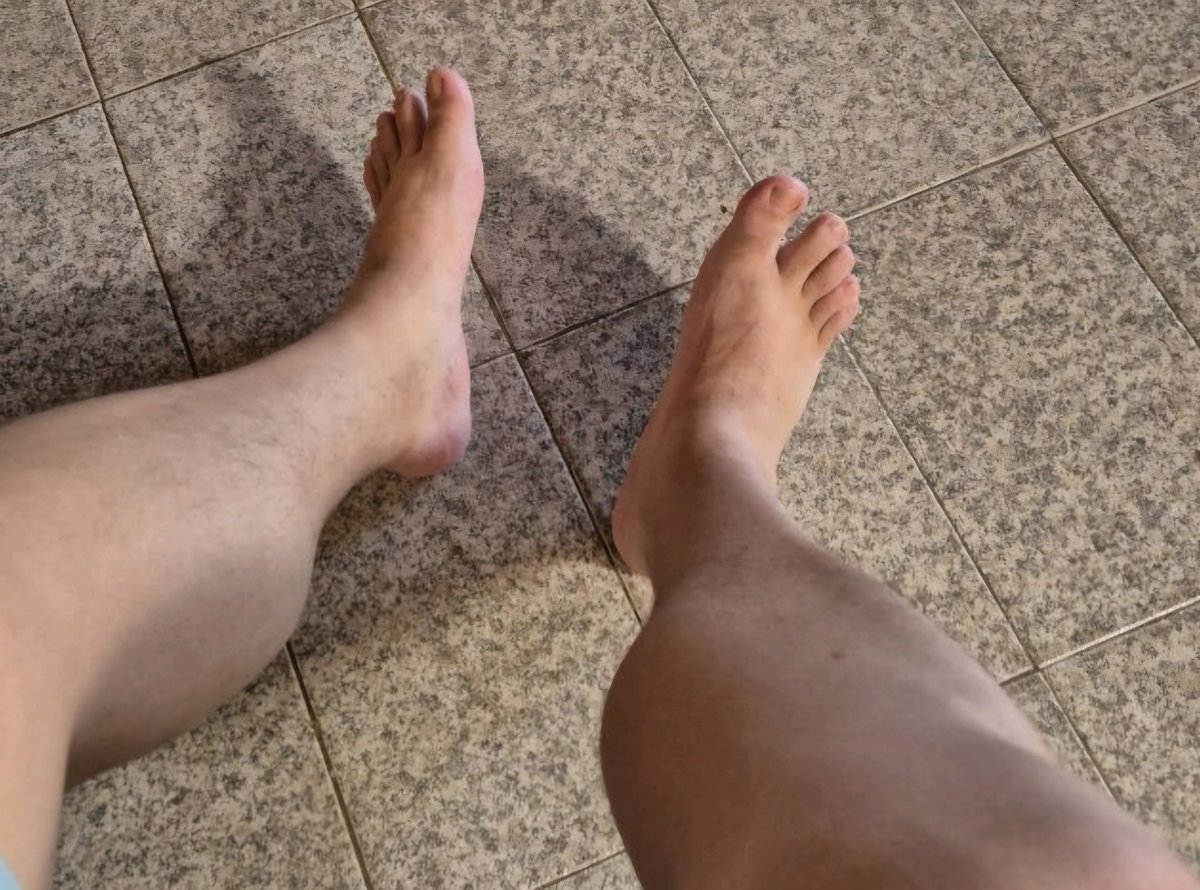ClaerteF's tweet photo. Sextou? #feetworshi̇p https://t.co/E2IpjrZU6B
