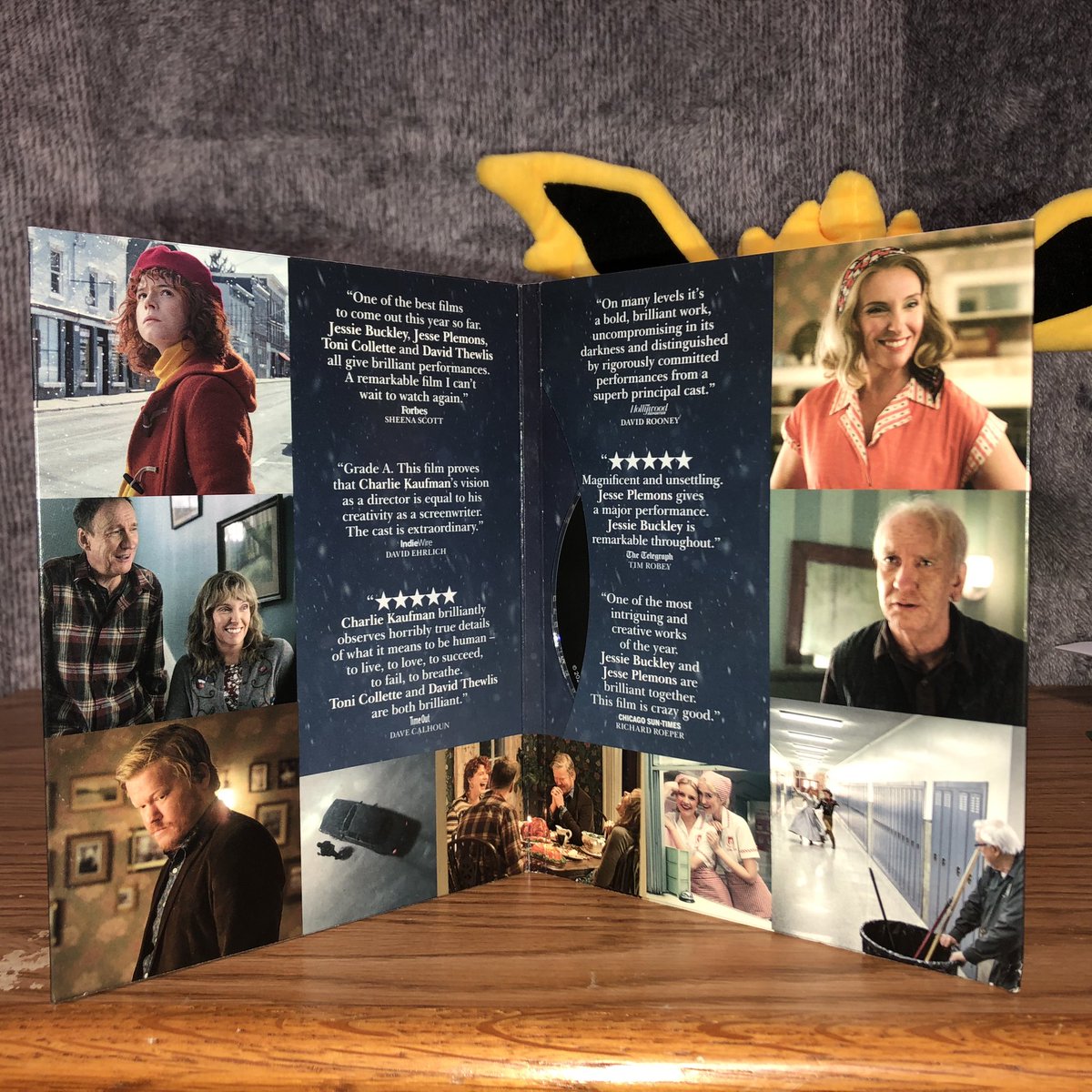 z0mb1ekidkai's tweet photo. Very cool thing I got for my birthday
#filmtwt #itoet https://t.co/FssduSwndu