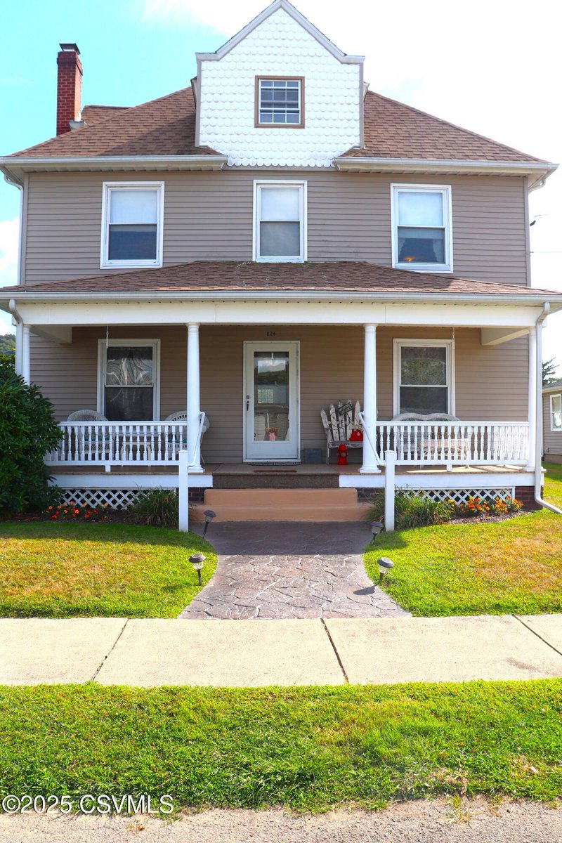 KeyPartnersReal's tweet image. New Listing Price: $259,500
824 E 2ND ST, Nescopeck, PA 18635 is a fantastic property with 3 bedrooms and 2.0 bathrooms.
See more here: keypartnersrealty.com/d8rdvai7