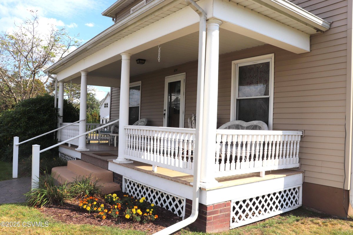 KeyPartnersReal's tweet image. New Listing Price: $259,500
824 E 2ND ST, Nescopeck, PA 18635 is a fantastic property with 3 bedrooms and 2.0 bathrooms.
See more here: keypartnersrealty.com/d8rdvai7