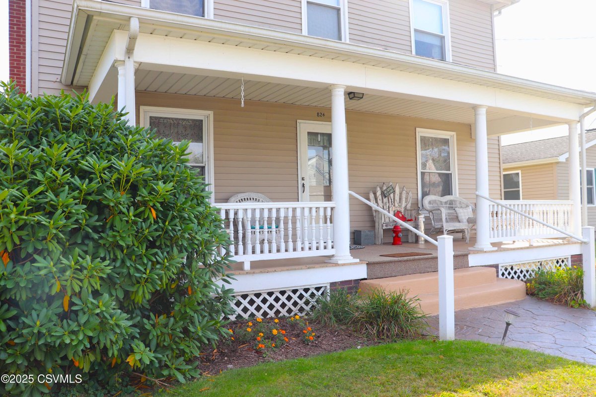 KeyPartnersReal's tweet image. New Listing Price: $259,500
824 E 2ND ST, Nescopeck, PA 18635 is a fantastic property with 3 bedrooms and 2.0 bathrooms.
See more here: keypartnersrealty.com/d8rdvai7