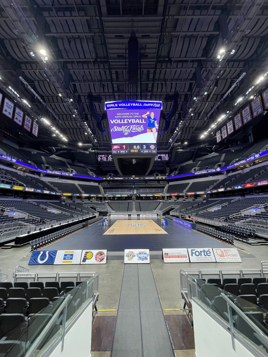 IHSAAtv's tweet image. More photos from Gainbridge Fieldhouse as we prepare to crown four @IHSAA1 Girls Volleyball State champions! Join us tomorrow starting at 11am ET/10am CT! Get tickets on IHSAA.org! #HighSchoolVolleyball #IndianaVolleyball #vb