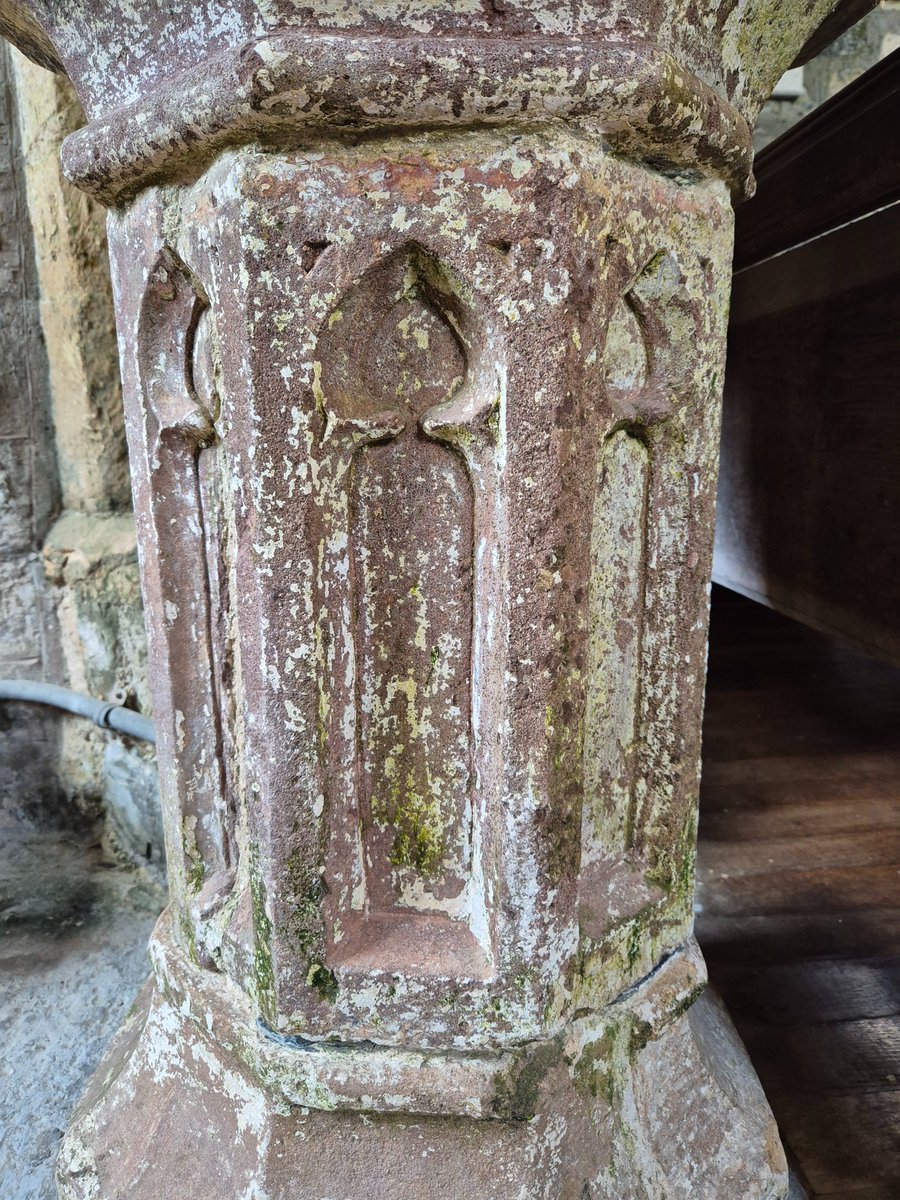 TheHistoryMouse's tweet photo. Decorative detail #StMaryQuantoxhead #Somerset for #FontsOnFriday

Square set pointed quatrefoil to each side of font basin (left).  Cusped panels to stem. Pigment residue is clearly visible. https://t.co/ra3sLO3F5m