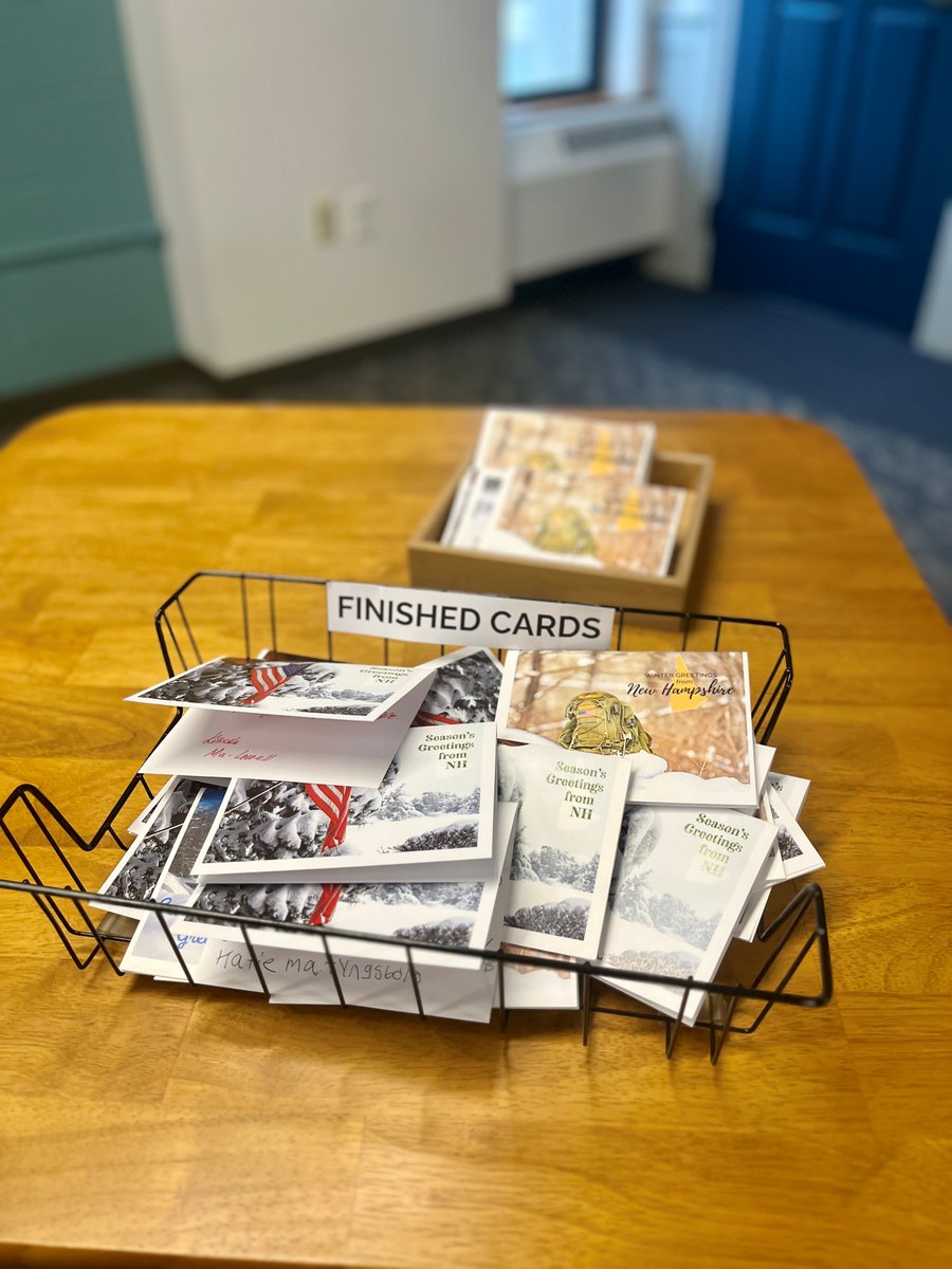 The library is closed on Tuesday, November 11, in observance of Veterans Day. 

If you're looking for a way to say thank you to our troops this week, visit our card-writing station in the Chandler Wing before November 13 to leave a note.  ✉️ All supplies are provided.