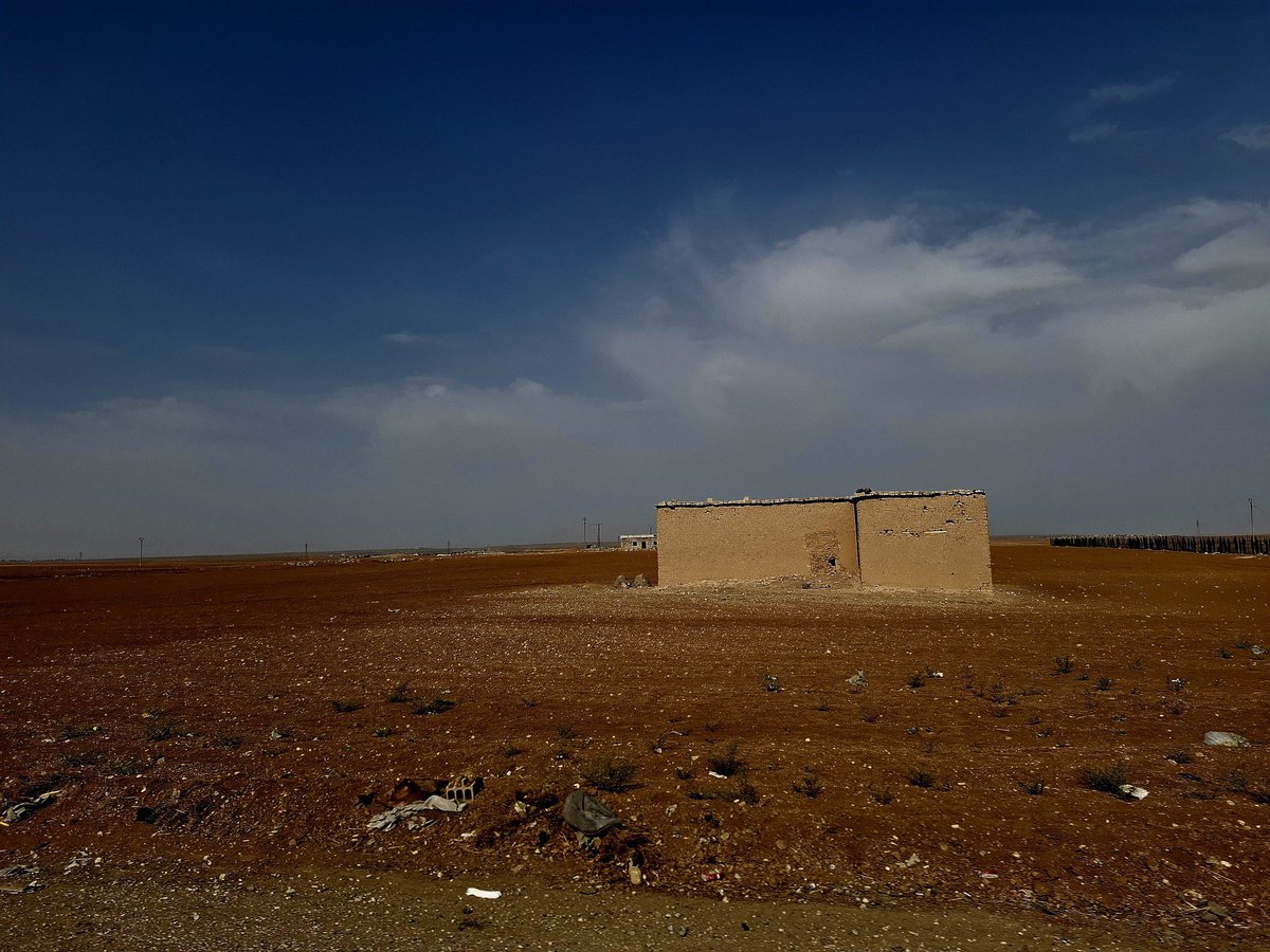 dogancihannn's tweet image. #Rojava #Suriye 

Söyleyecek çok şey var,
Son demler baharın
Sıkı sıkıya bağlamış heybesini
Bu yol onu götürecek 
..