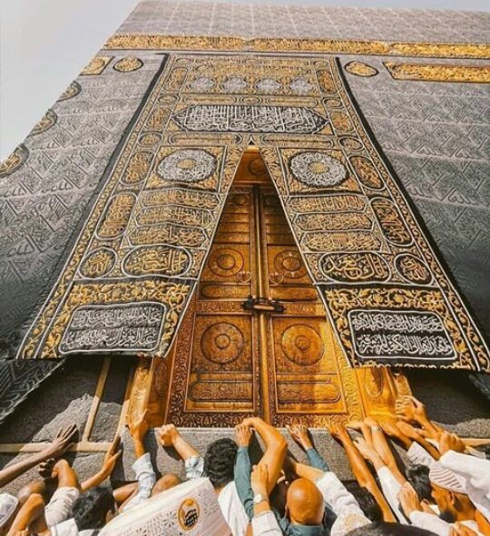 Dünyayı çekilir kılan tek şey Allah'ın varlığı.