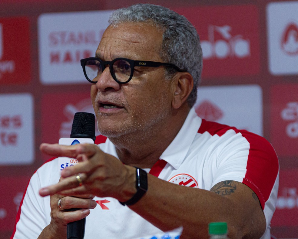 victoorpeixoto's tweet photo. Segundo apurei, o acordo de renovação do Náutico com Hélio dos Anjos é o seguinte:
2 anos de contrato
R$ 500 mil mensais (custo de toda a comissão).
Acordo será selado apenas em caso de reeleição de Bruno Becker.
#nautico #cnc #heliodosanjos #brunobecker #timbu https://t.co/oEcvPyB4AJ