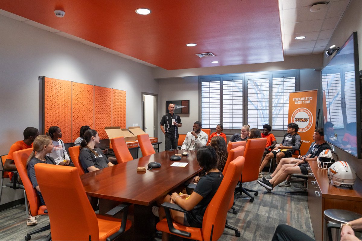 Thank you to the Southland Commissioner Chris Grant for spending time with our Student Athlete Advisory Committee this morning ✌️

#UTRGV #RallyTheValley
